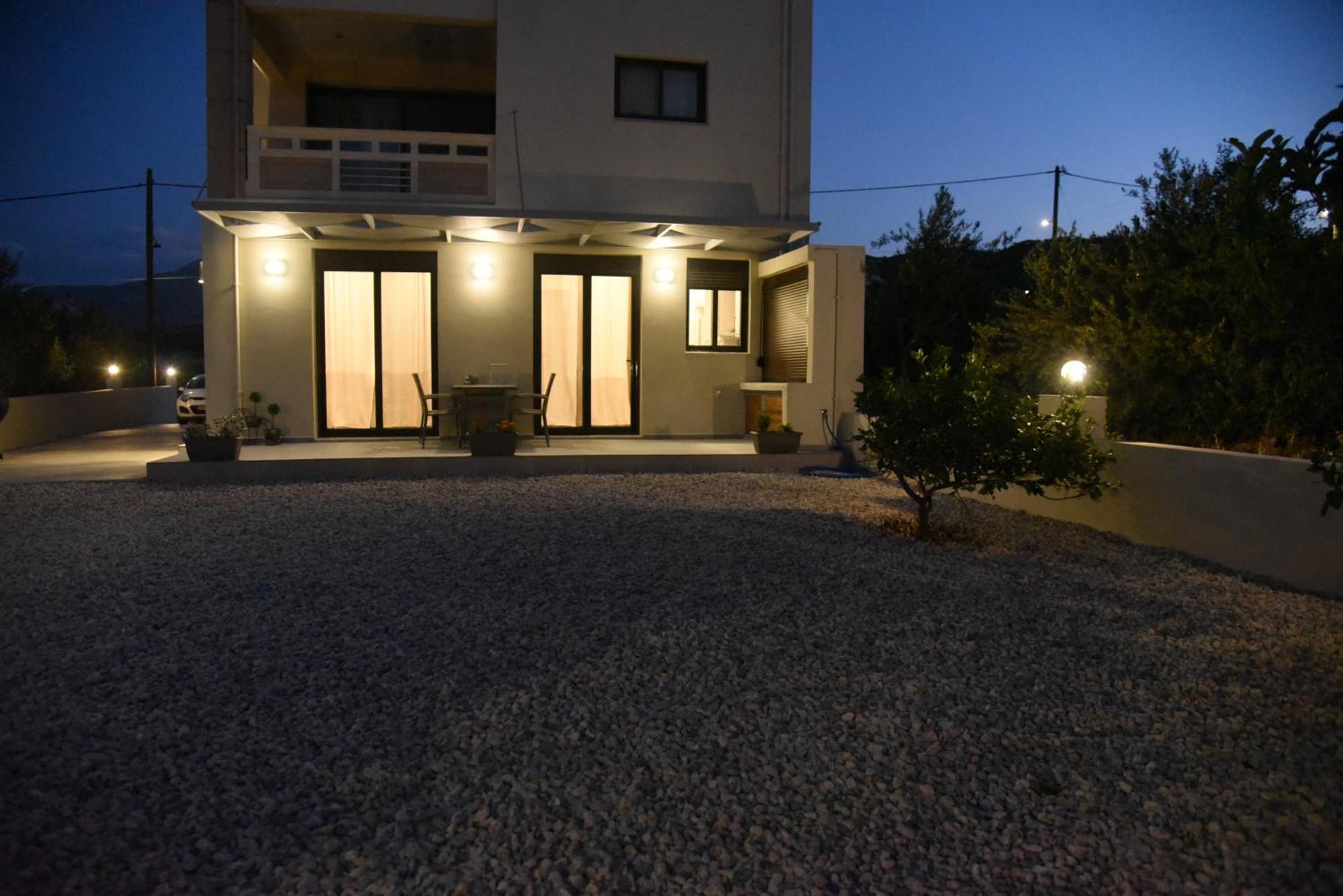 Pirgos Deluxe Apartment - Private Parking كيساموس المظهر الخارجي الصورة